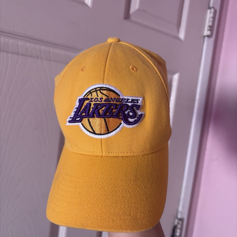 Vintage Los Angeles Lakers Hat Cap Strap Back Yellow Embroidered G Cap NBA